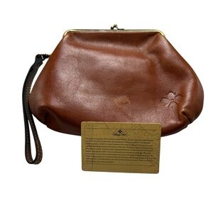 Patricia Nash savena wristlet clutch Carmel leather kiss lock Closure